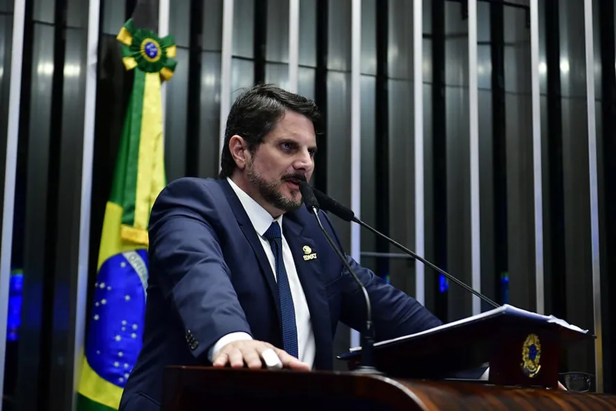 Alexandre de Moraes recolhe passaporte de senador capixaba e manda prender blogueiros bolsonaristas