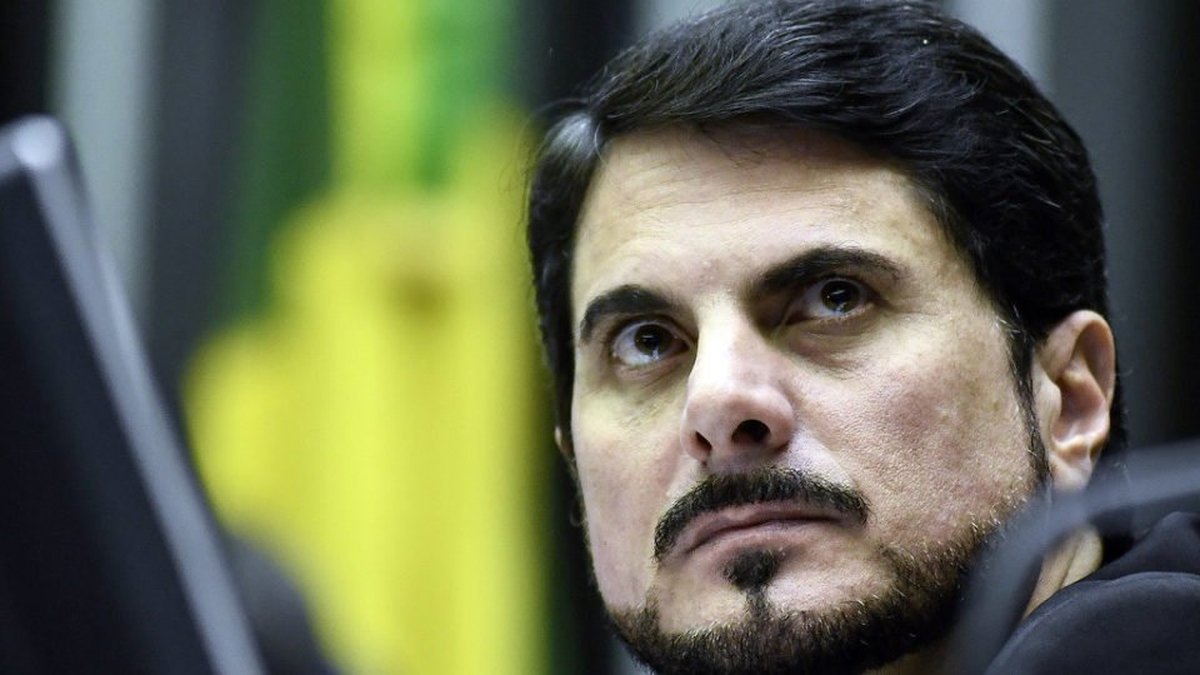 NOTÍCIA URGENTE: Irritado com críticas de bolsonaristas extremistas, Marcos do Val renuncia a mandato no Senado e diz que Bolsonaro fez pressão por golpe de Estado