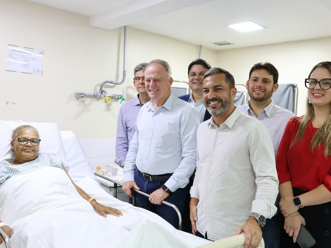 Hospital Central de Vitória passa a fazer até 48 cirurgias de quadril por mês, anuncia governador