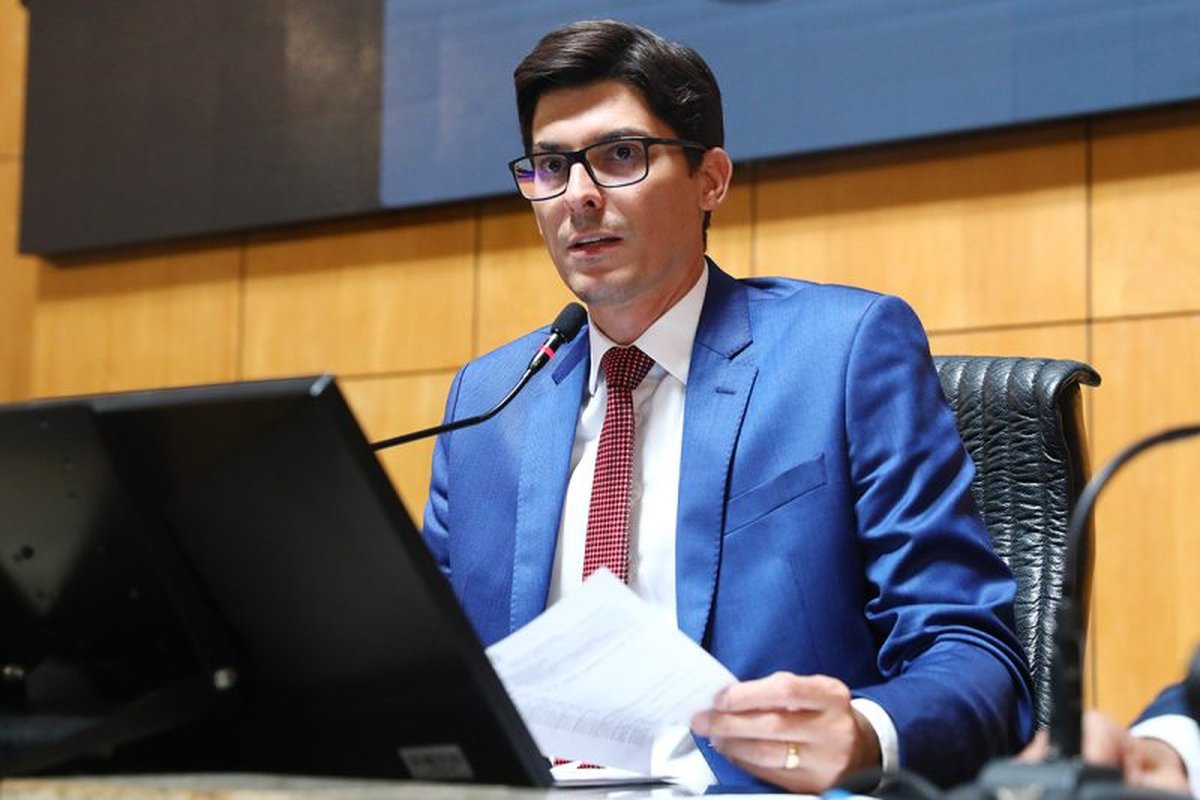 Mazinho cria Conselho Consultivo para Frente Parlamentar e guia de acompanhamento de processos