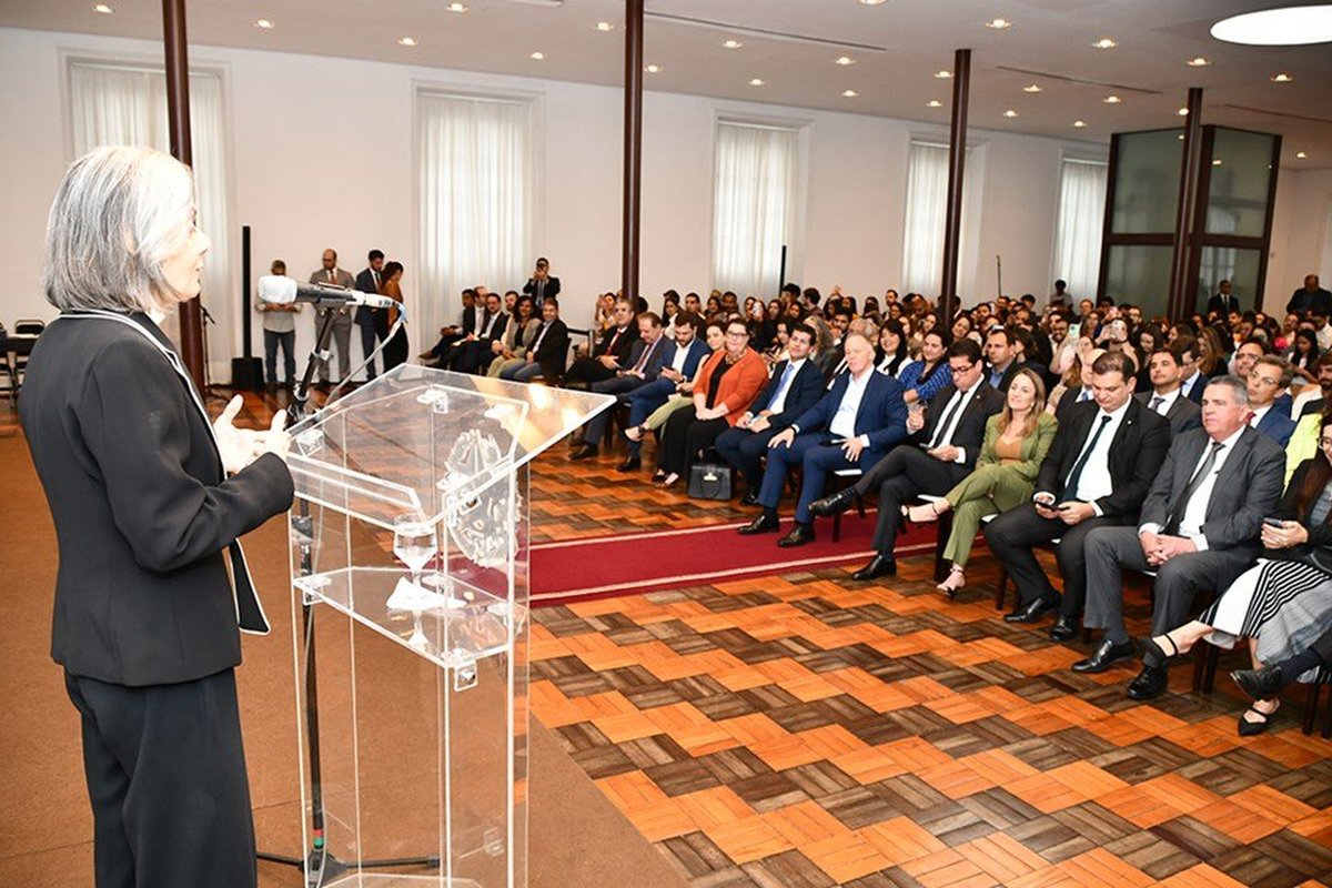 Cármen Lúcia defende modelo de conciliação já praticado pela PGE capixaba e afirma que a advocacia pública é o Brasil que dá certo
