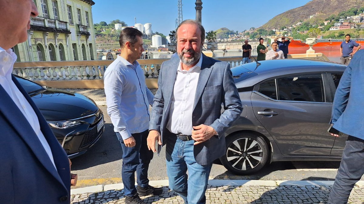 Ministro anuncia, em Vitória, que vai voltar a discutir nesta 4ª feira a volta do horário de verão