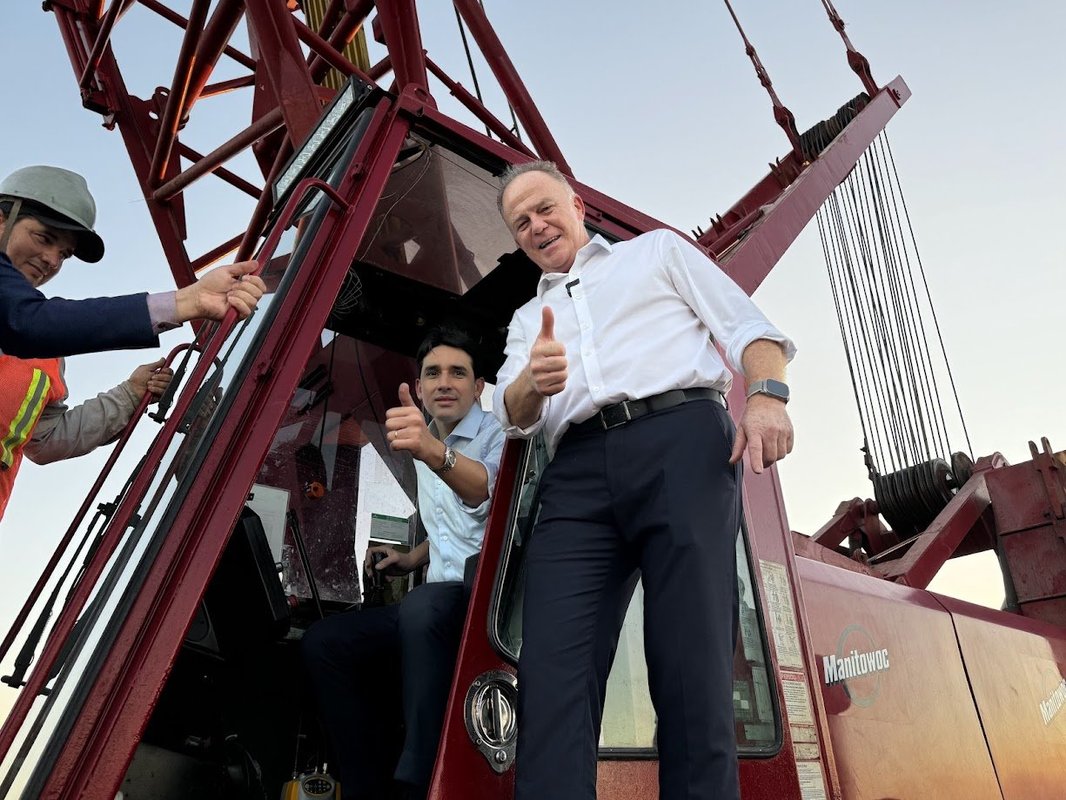 Ministro anuncia investimentos de R$ 2,67 bilhões no Porto de Aracruz e promete trabalhar por novas rotas de voos em Vitória