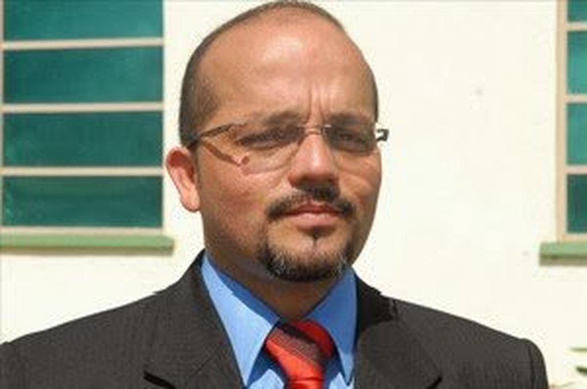 EXCLUSIVO : Colombiano acusado de corrupção no Iases usa "laranjas" e volta a receber dinheiro do Estado para cuidar de adolescentes viciados em drogas