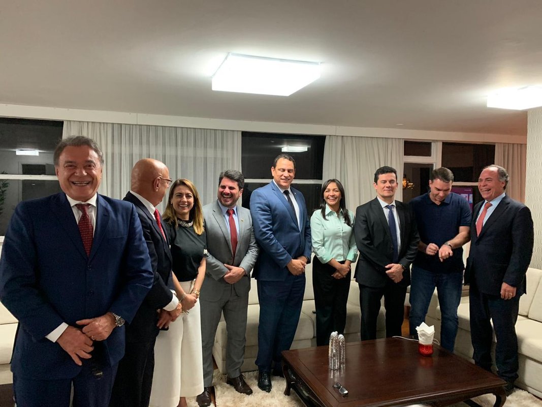 Ministro Moro vai à casa do senador Marcos Do Val e apresenta plano de integração das unidades policiais nas fronteiras brasileiras