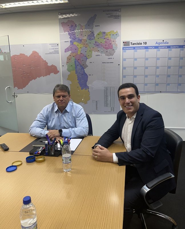 Erick Musso se reúne com ex-ministro de Bolsonaro em busca de apoio