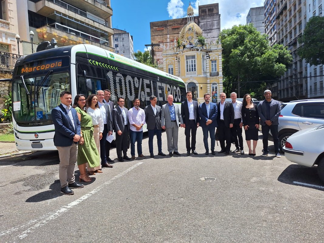 Transcol vai ganhar mais 50 ônibus elétricos, anuncia governador