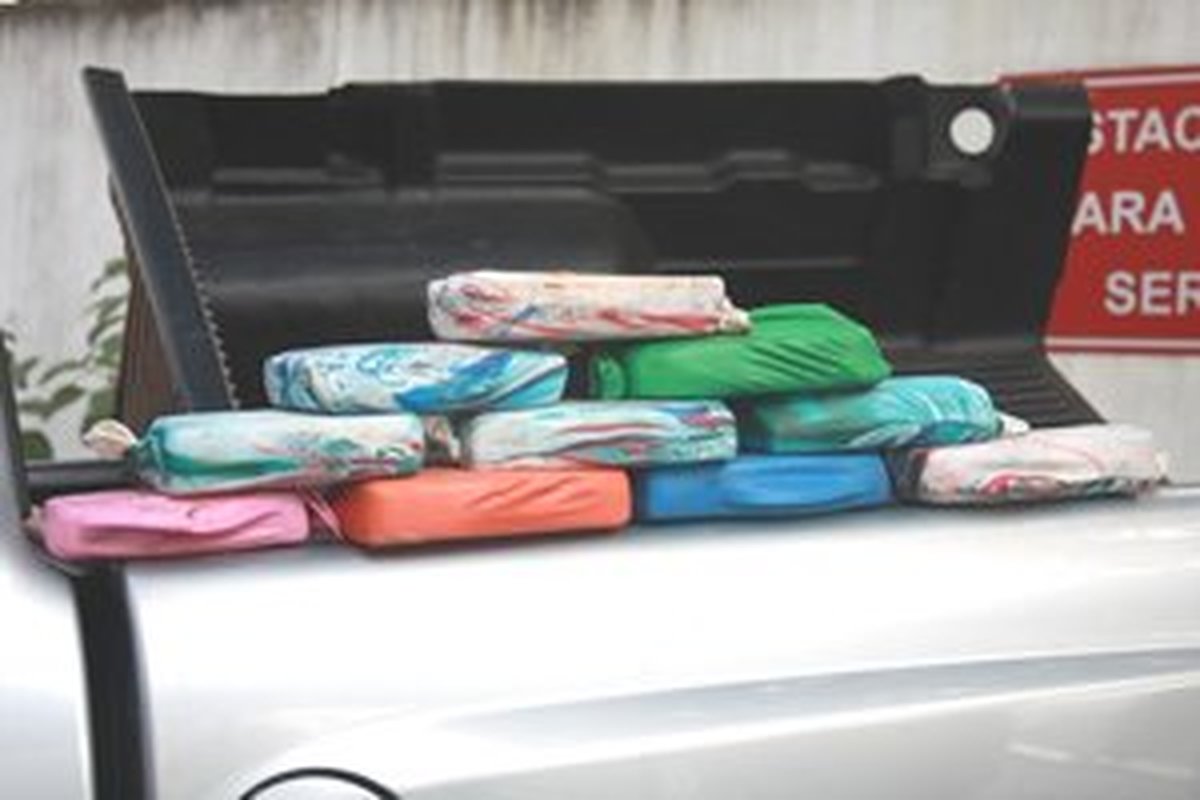 Boliviano é preso pela Polícia Federal com 15 quilos de cocaína na Curva da Jurema