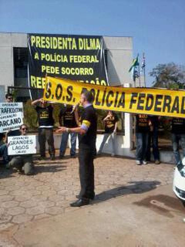Policiais federais, em greve, suspendem serviços da Inteligência