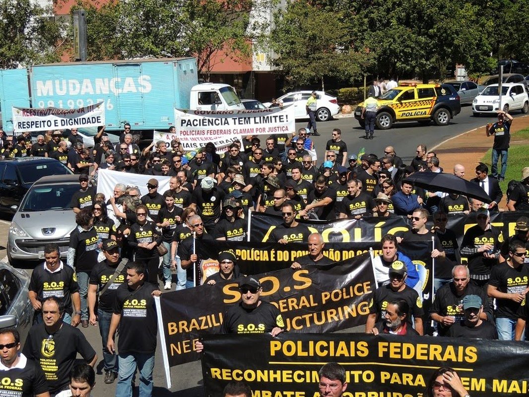 Governo publica Medida Provisória que reestrutura a carreira de policiais federais e dá reajuste de 15,8% à categoria