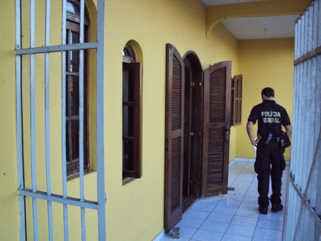 Polícia Federal prende no Espírito Santo e na Bahia organização criminosa que dava golpes em aposentados, servidores públicos e e em bancos pela internet