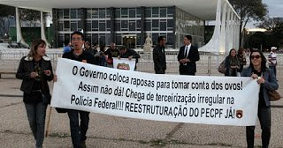 Greve na Polícia Federal: agentes entregam armas e distintivos e garantem uma paralisação pacífica