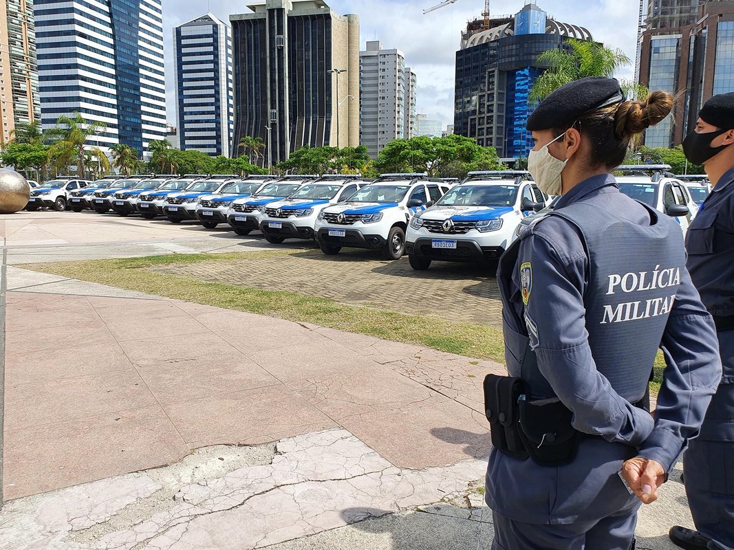 Casagrande entrega 106 novas viaturas à Polícia Militar e nomeia mais 16 médicos para o HPM