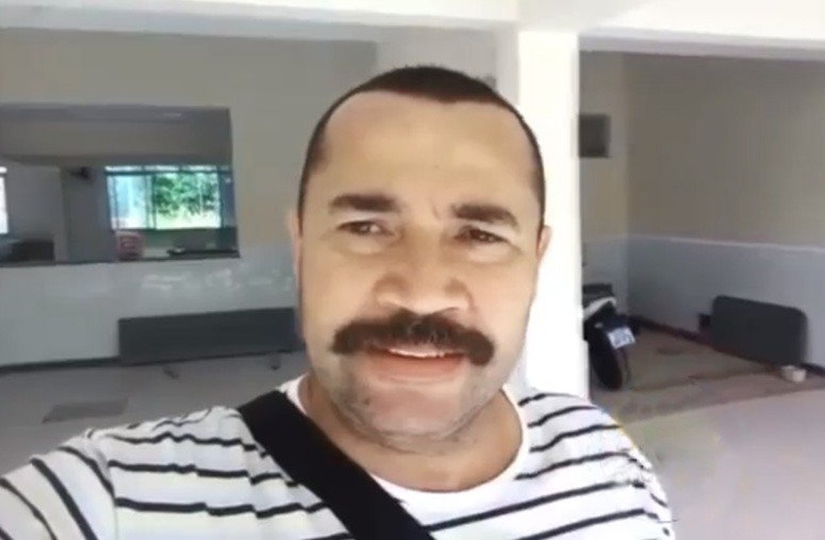 Subtenente alega falsa notícia de crime, dá carteirada e entra em futura Escola Cívico Militar para gravar vídeo com promoção pessoal