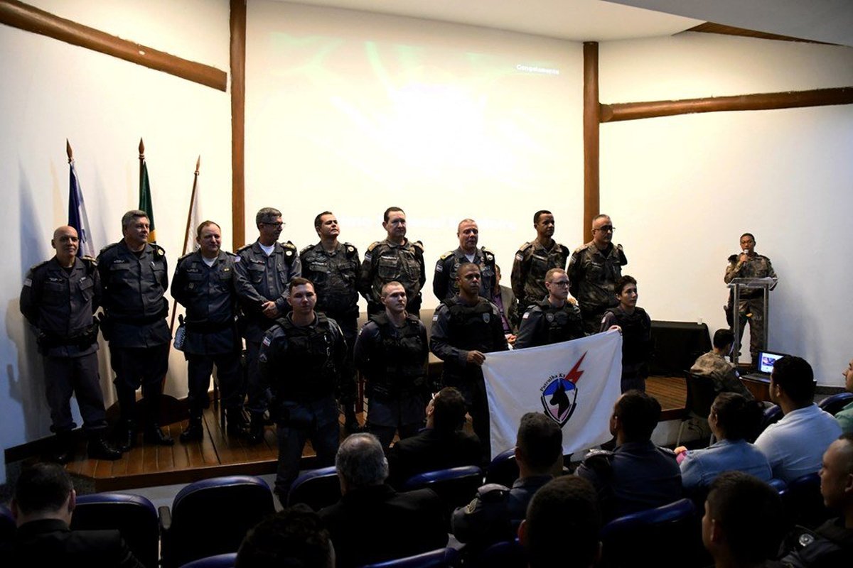 PM promove curso, entrega braçais da Patrulha K9 e presta homenagem póstuma a militar no Espírito Santo
