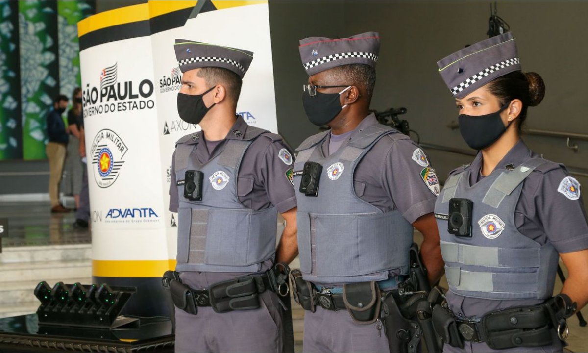 Câmeras nas fardas de policiais militares fortalecem combate ao crime em São Paulo
