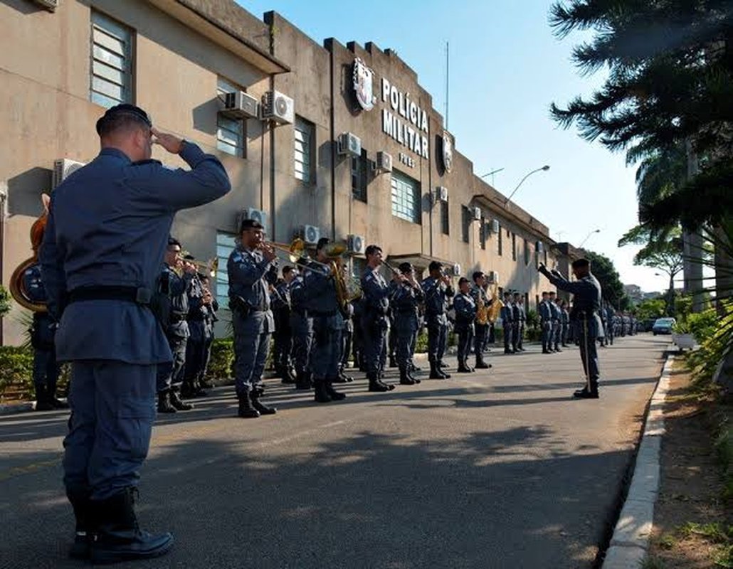 Lei sancionada por Bolsonaro obriga todos os militares estaduais da reserva e pensionistas a pagarem 9,5% de Previdência a partir de março de 2020