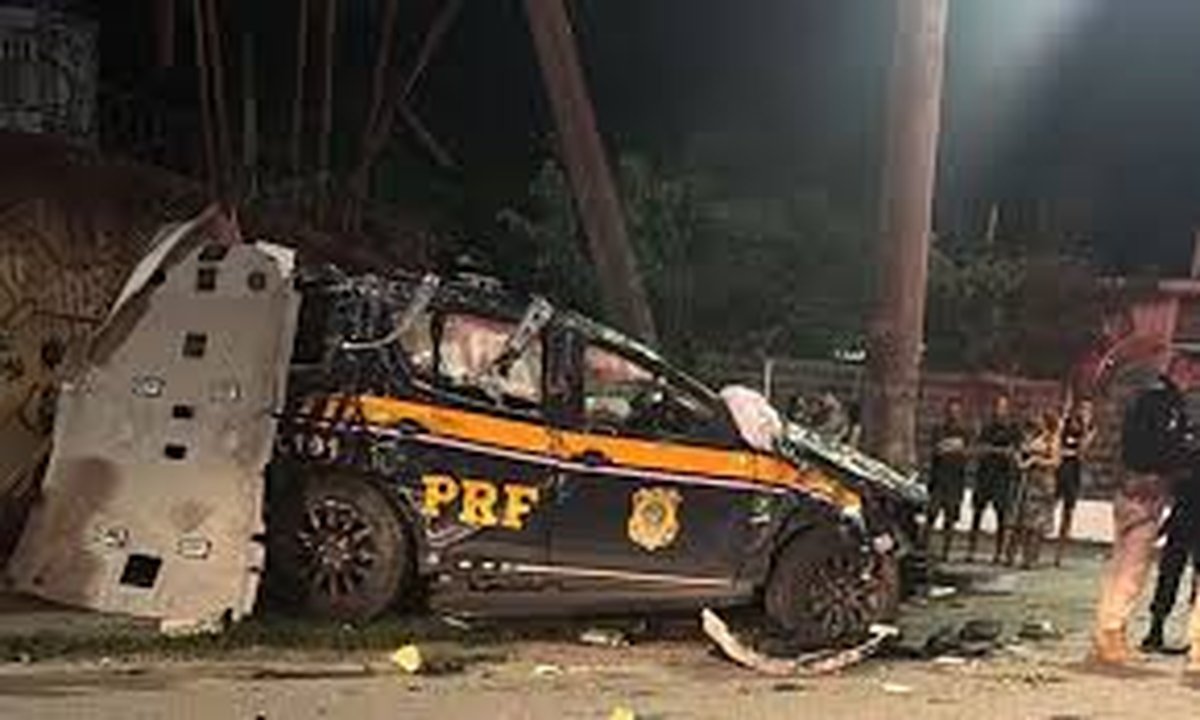 Três agentes da PRF morrem em acidente durante perseguição a motociclistas que furaram blitz no Rio