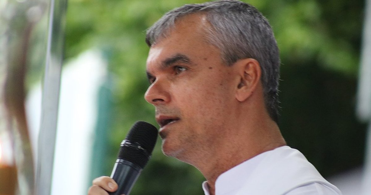Padre afirma que existem valores cristãos na relação com os traficantes e que os bandidos precisam ser ouvidos, compreendidos e respeitados