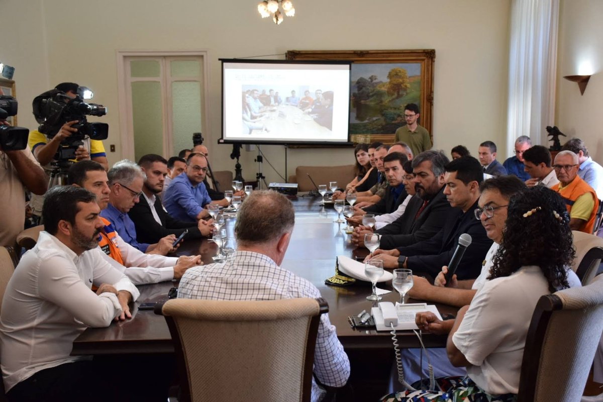 FAB vai acompanhar presença de óleo no litoral capixaba, diz comandante do 1º Distrito Naval