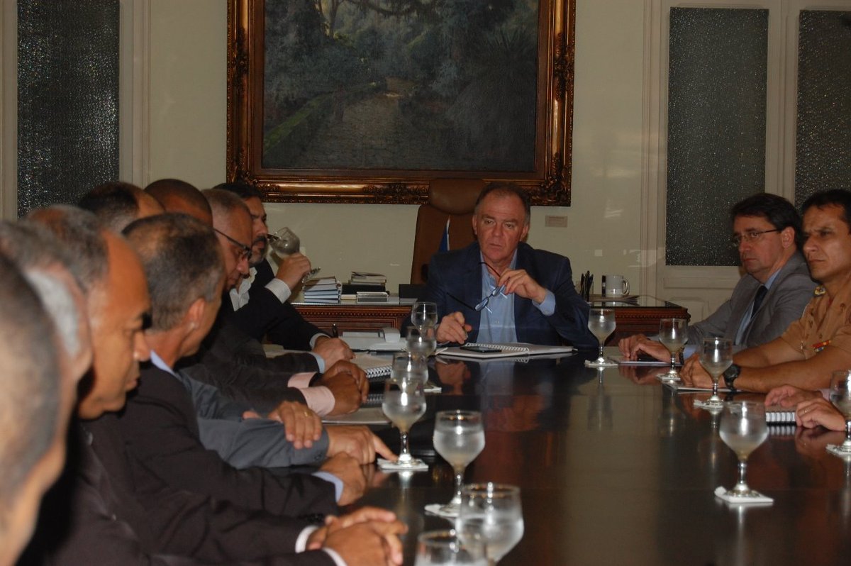 A MESA DE CONVERSA COM OS PMs ESTÁ INSTALADA, AFIRMA GOVERNADOR: Casagrande reabre parte das vagas extintas por Hartung no QOA e acaba com as cangalhas na promoção de oficiais