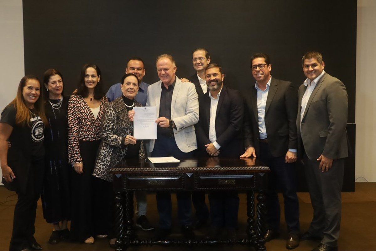 Emoção na solenidade que marcou sanção da lei que nomeia as estações do novo Aquaviário