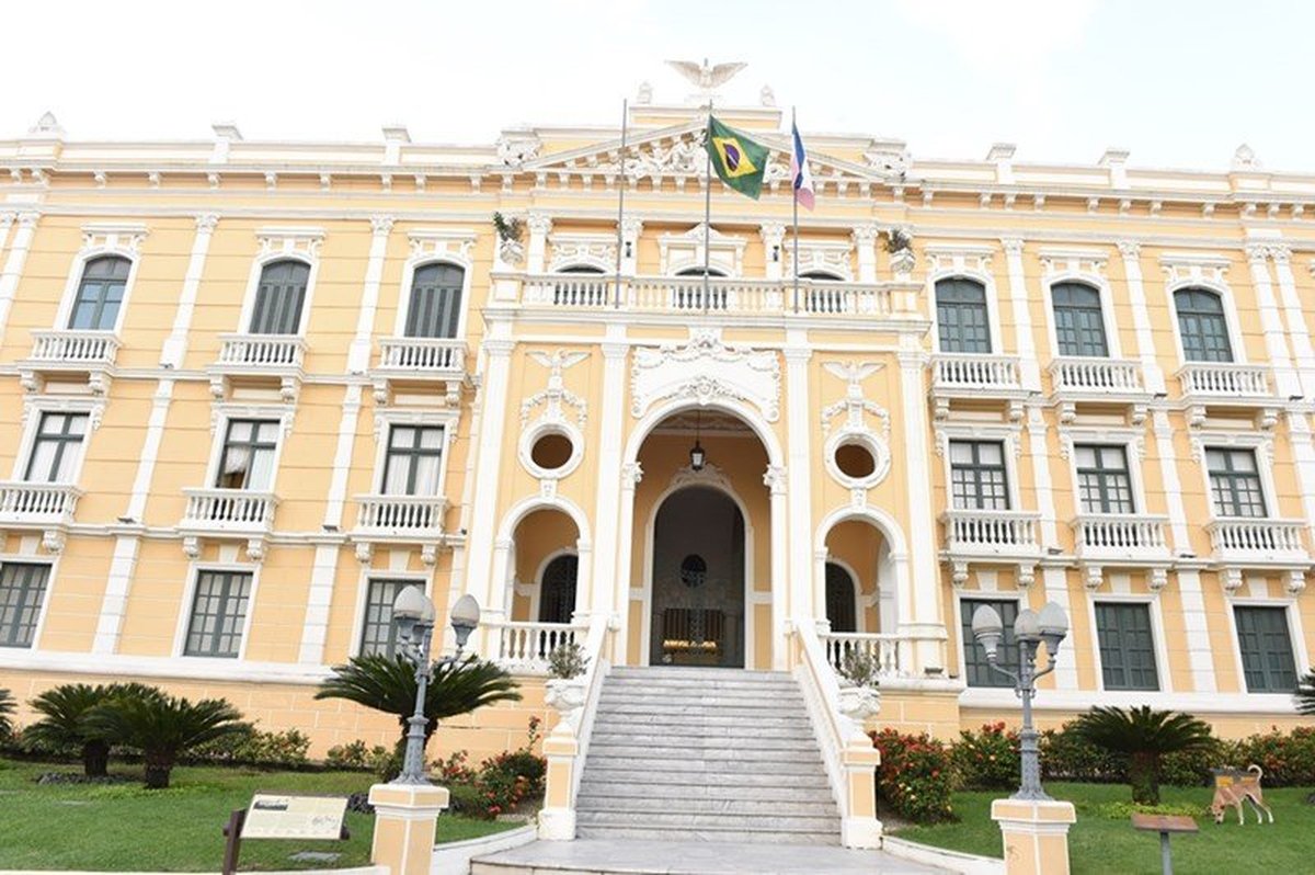 Sete homens e um destino: o Palácio Anchieta