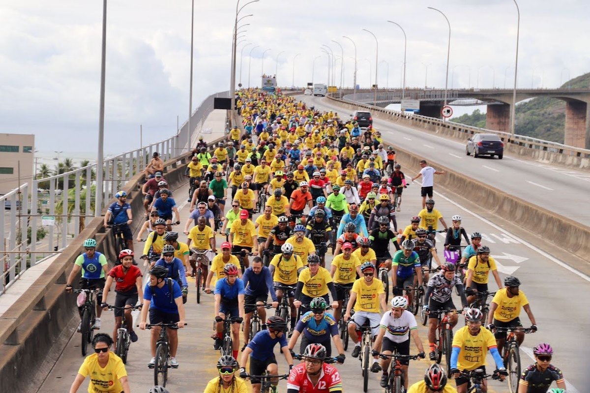 Mais de 5 mil pessoas pedalam pela paz no trânsito