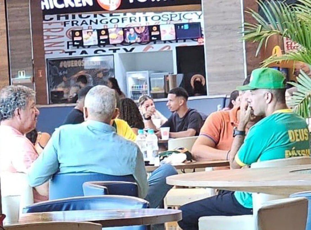Aliados de Magno Malta se reúnem em shopping com suposto pastor acusado de milícia digital e atos contra a democracia