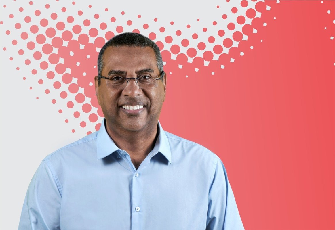PT lança Professor Roberto Carlos como pré-candidato à Prefeitura da Serra