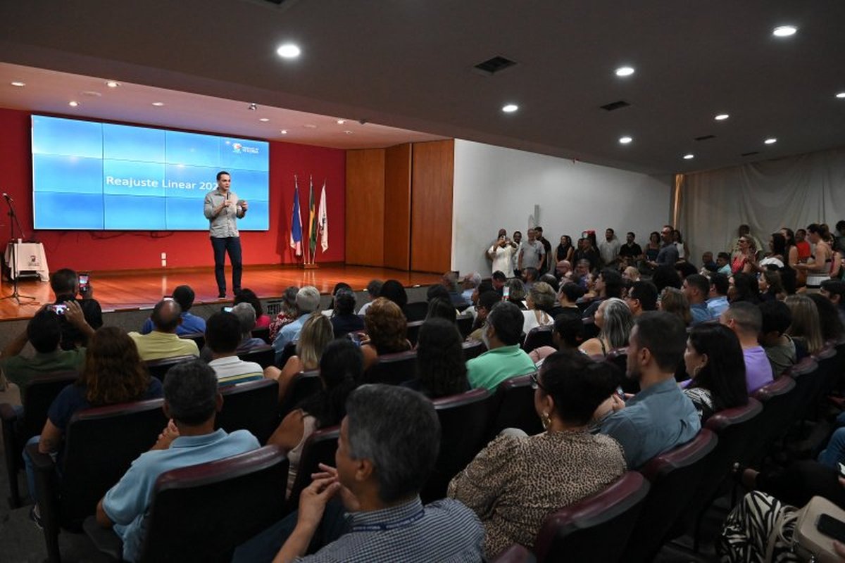 Servidores de Vitória vão ter aumento salarial de 10% a partir de abril