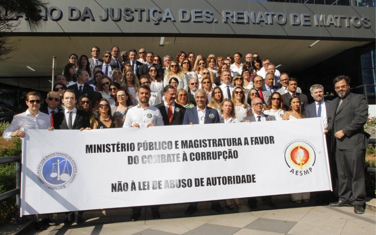 Capixabas promovem Ato Público contra criminalização das atividades do Ministério Público e da Magistratura