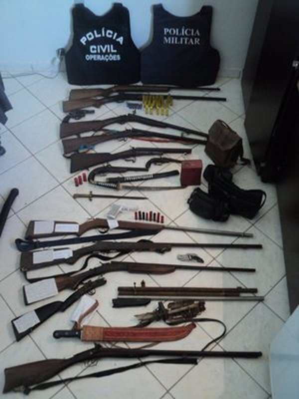“Operação Deus é contigo em tudo que fazes" apreende armas, munição e 8 mil CDs e DVDs piratas no Norte capixaba