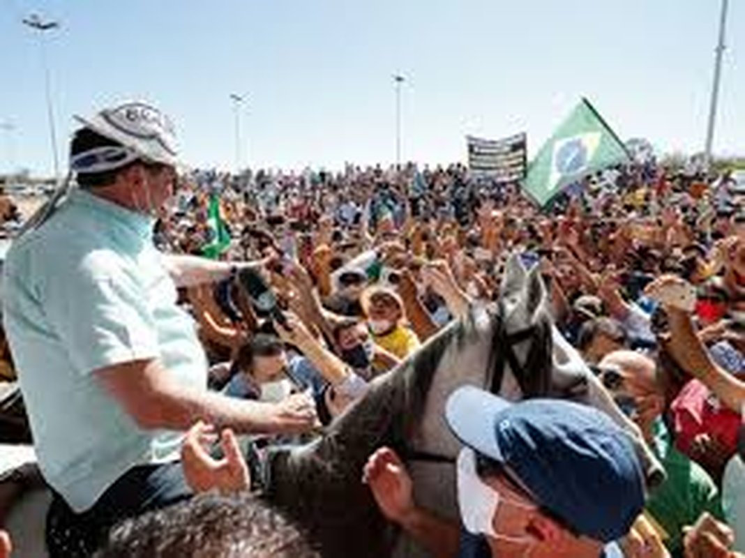 46% dos brasileiros confiam no Presidente; 40% aprovam seu governo; e 50% concordam com a maneira de Bolsonaro governar o Brasil