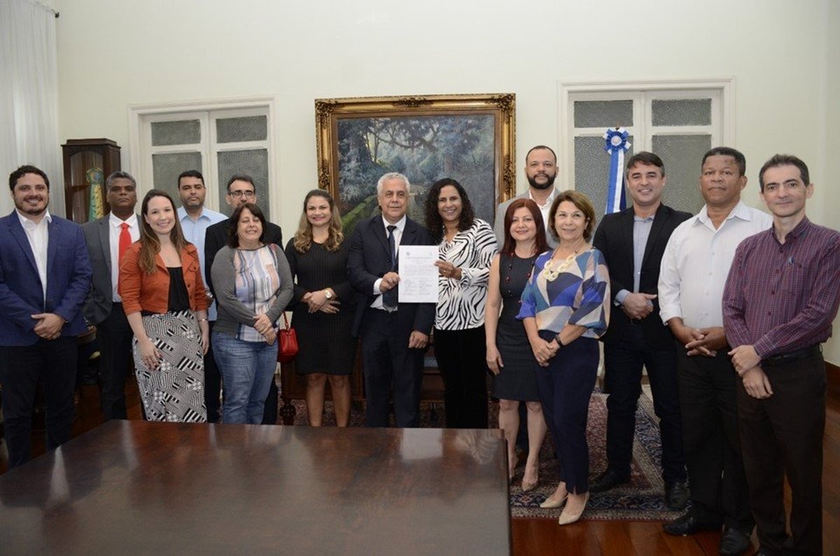 Jaqueline Moraes dá posse aos novos conselheiros do IPAJM