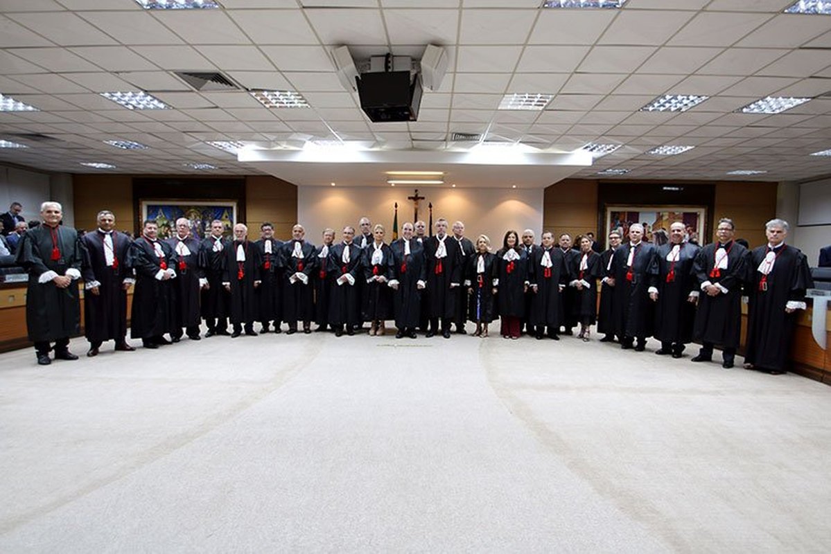 Desembargadora Heloisa Cariello e desembargador Marcos Valls Feu Rosa são empossados em sessão solene do Tribunal de Justiça do Espírito Santo