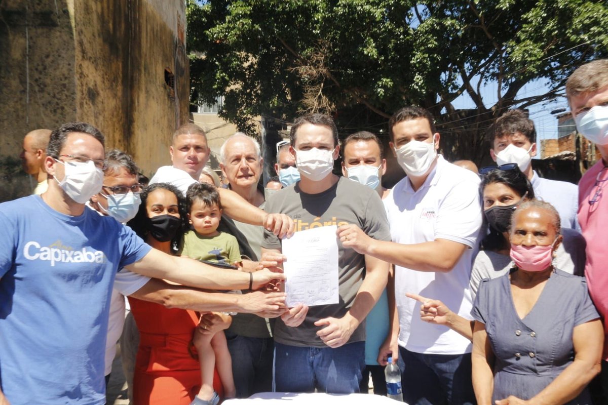Prefeito de Vitória assina Ordem de Serviço para cobertura da quadra do Morro da Garrafa