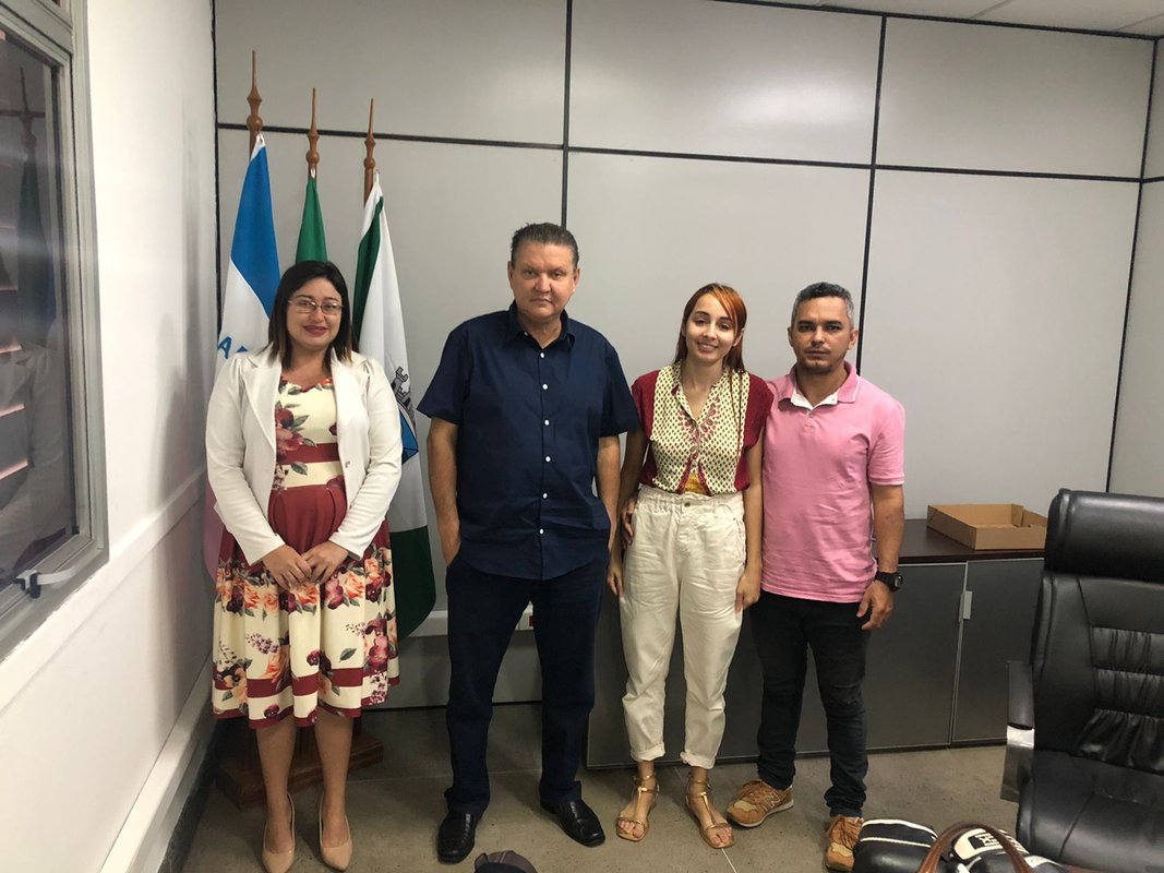 Professora mente, fez chantagem e foi demitida por não se adequar ao modelo de Escola em Tempo Integral, diz prefeito de Cariacica