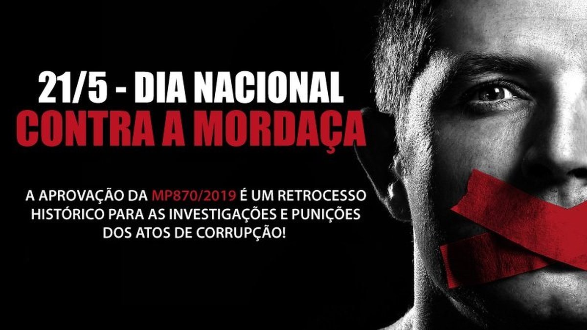 Auditores promovem protesto contra lei que enfraquece atuação da Receita Federal e trava combate à corrupção