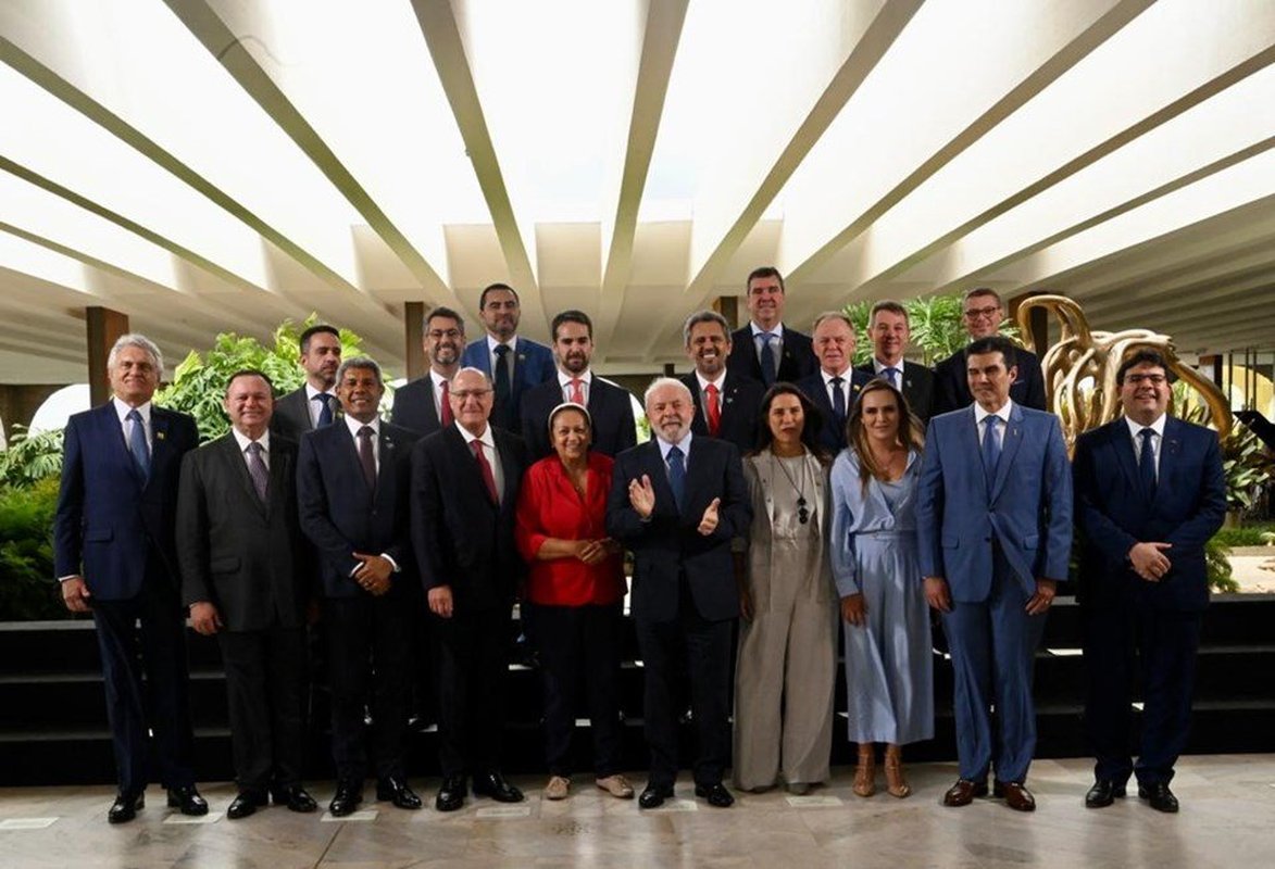 Casagrande apresenta pautas prioritárias do Espírito Santo em reunião com presidente Lula