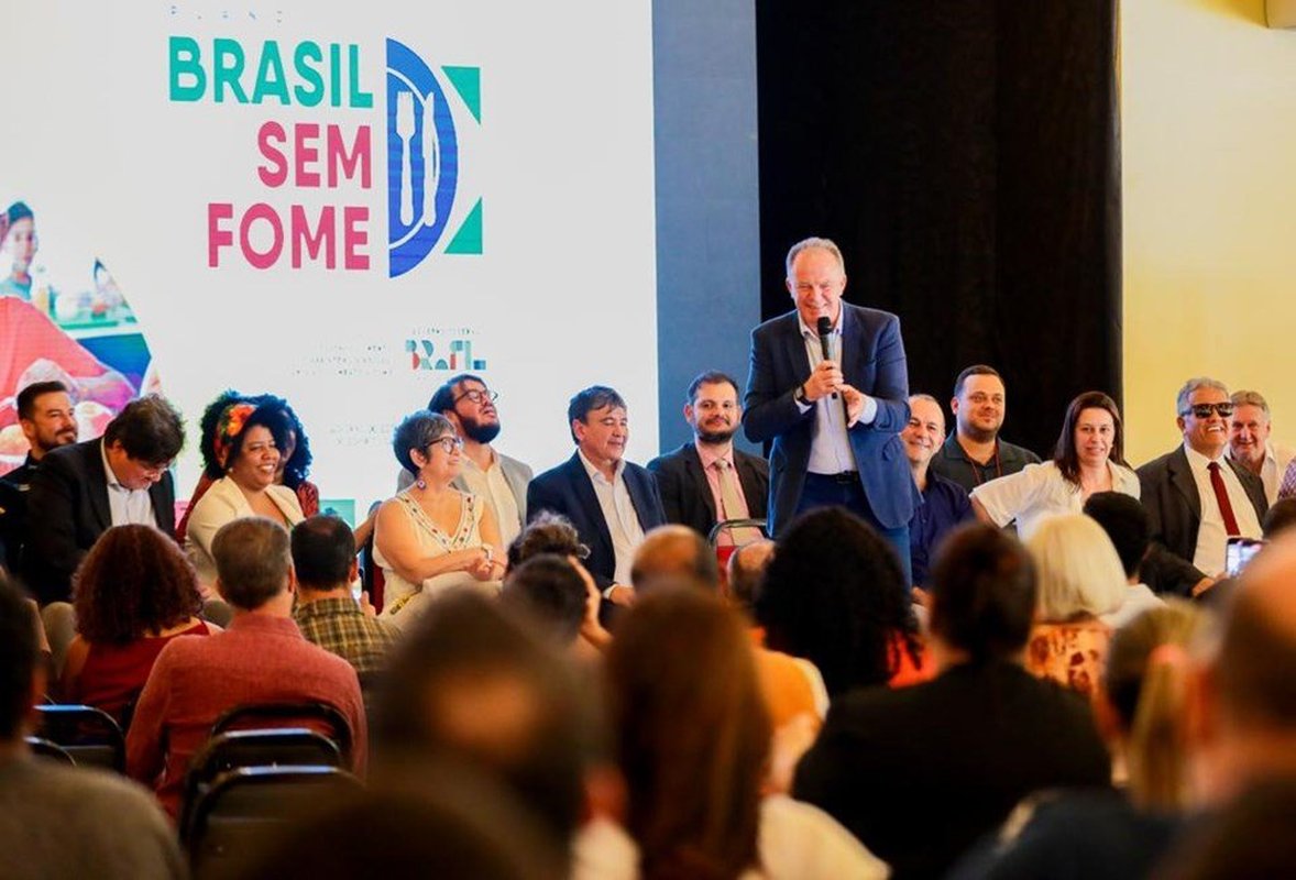 Espírito Santo vai instituir Vale-Gás para famílias que vivem na extrema pobreza, anuncia Casagrande