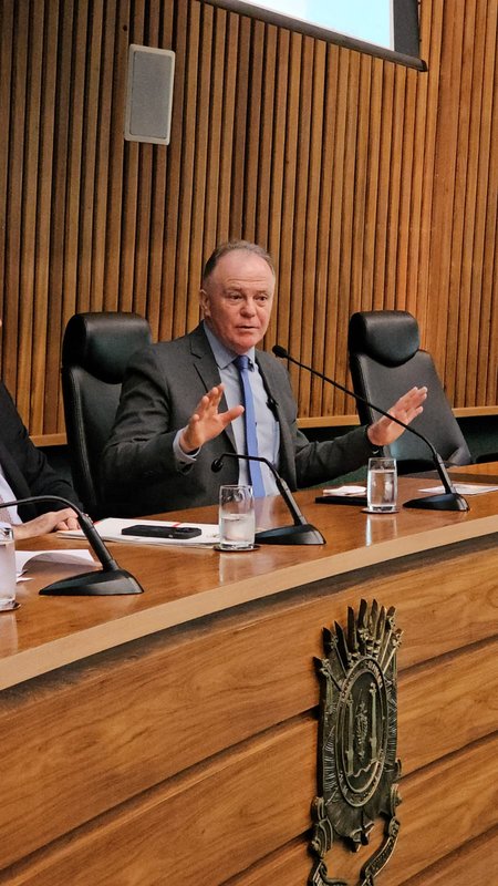 Abono de Natal anunciado por Casagrande vai beneficiar servidores da ativa, aposentados, pensionistas, estatutários, celetistas e DTs