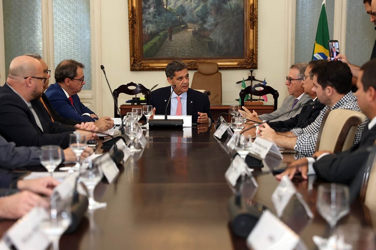 Novo governador realiza primeira reunião do Estado Presente com gestores da Segurança Pública