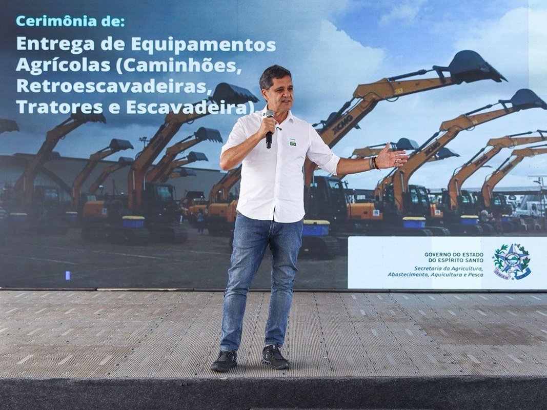 Governo do Estado entrega 52 máquinas e equipamentos para fortalecer a agricultura e melhorar estradas rurais
