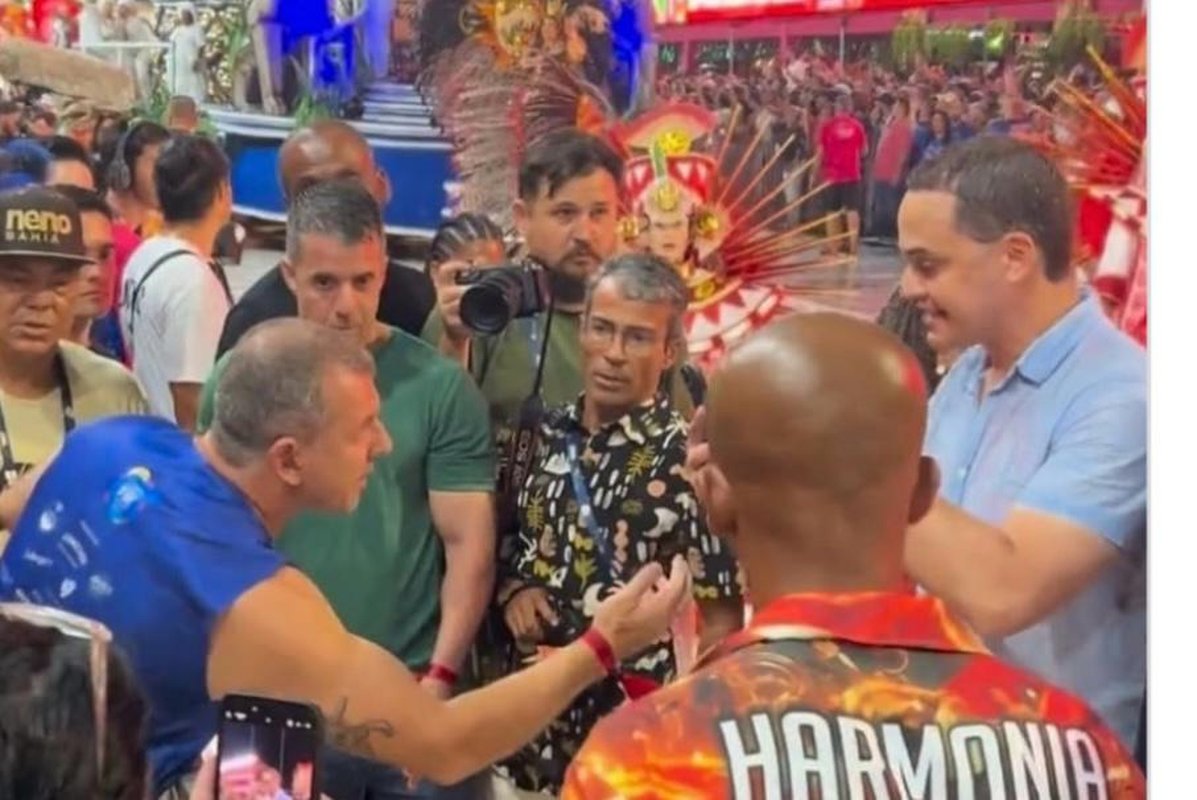 Pazolini apanhou de verdade, mas só nas redes sociais