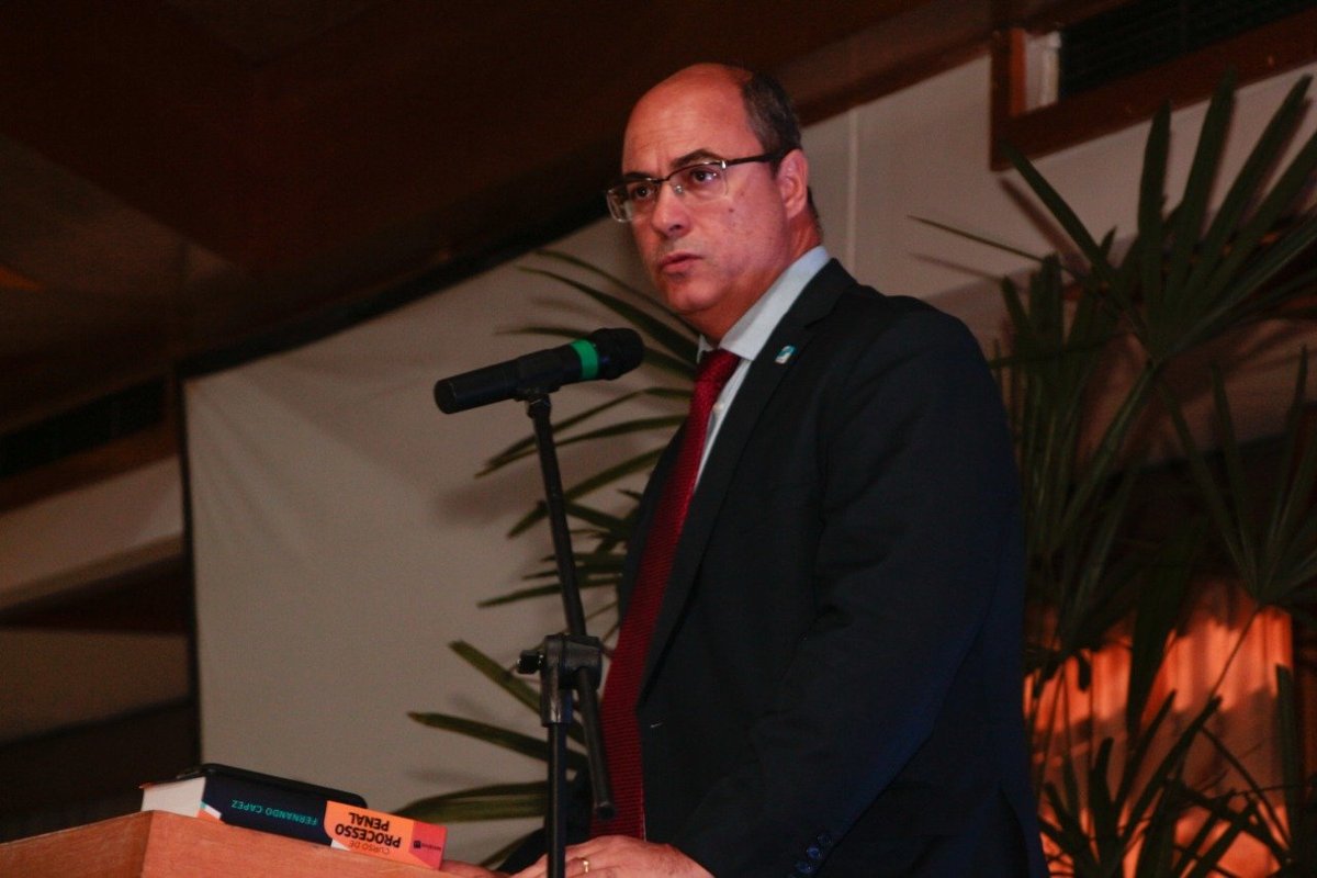 Governador do Rio diz em Vitória que narcoterrorismo age no Brasil