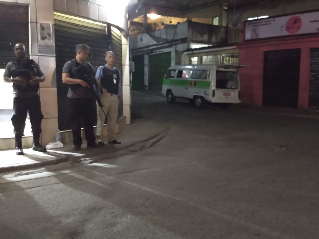 POLICIAIS TENTAVAM SE DEFENDER DO ATAQUE DE TRAFICANTES: Reconstituição da morte de Ágatha conclui que tiro bateu em poste antes de atingir menina