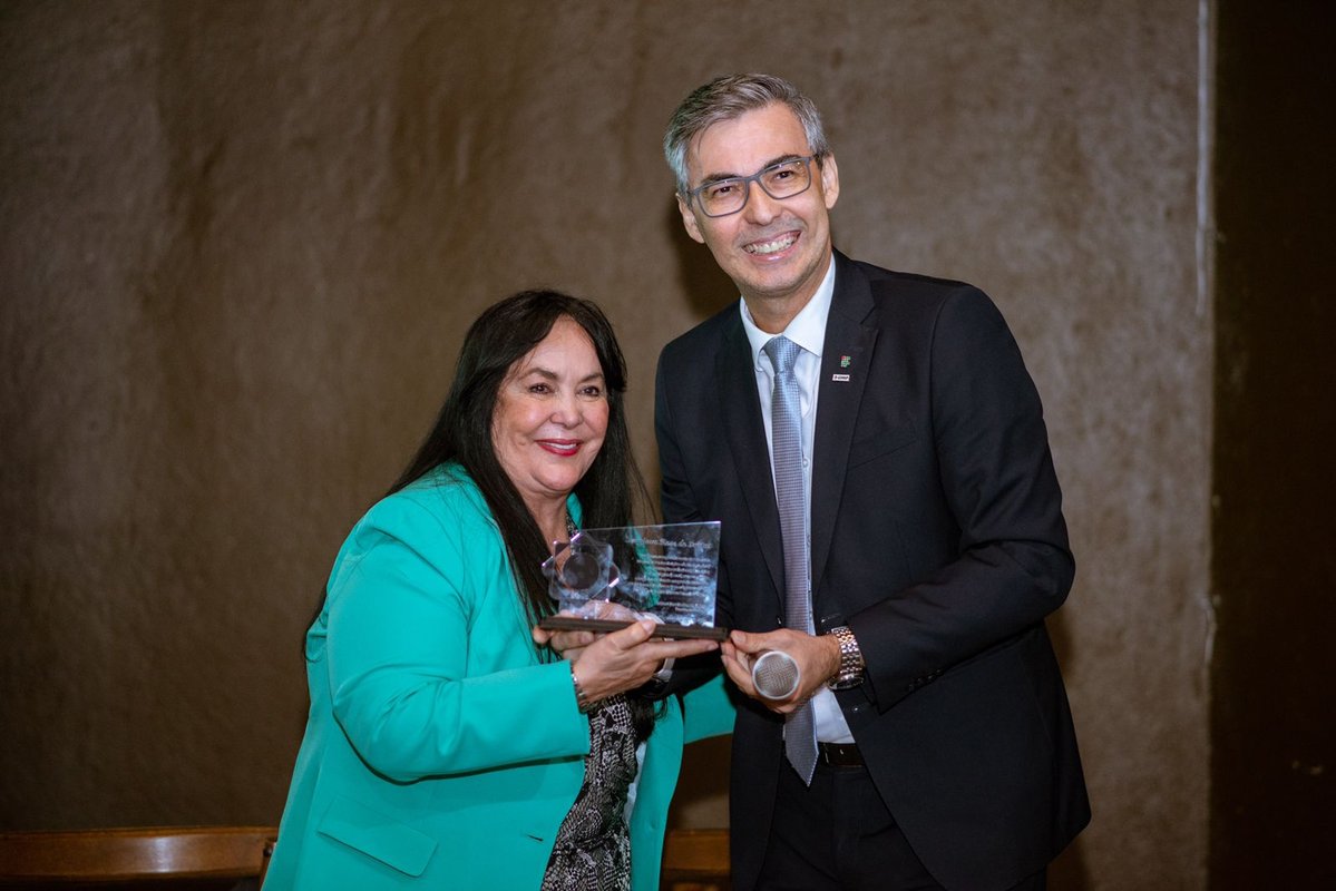 Senadora é homenageada por educadores e alunos do Ifes: “Lutou contra caciques para garantir investimentos na educação”