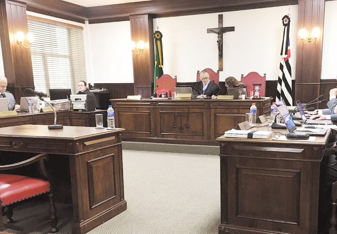 Justiça assegura salvo conduto a oficiais da PM de São Paulo no exercício de Polícia Judiciária Militar; delegados reagem