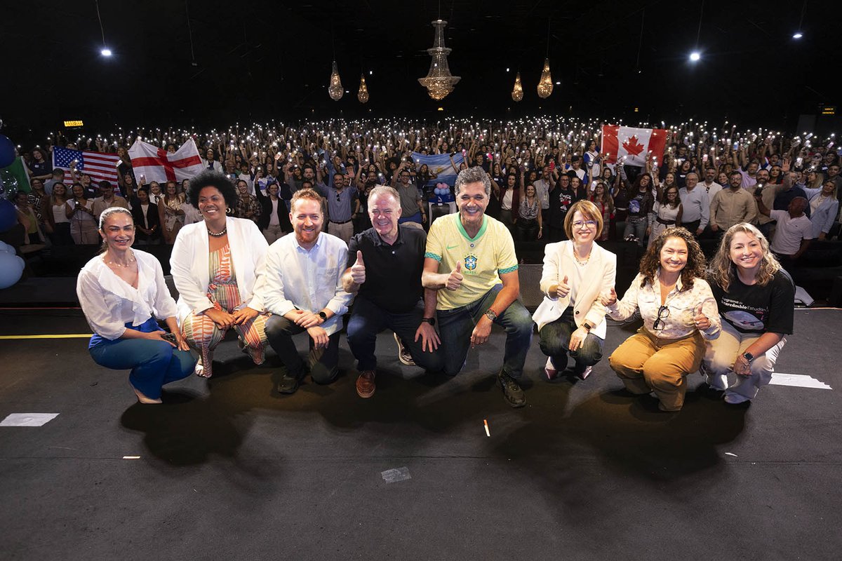 Emoção marca anúncio do destino dos 500 capixabas selecionados para estudar de graça nos EUA, Canadá, Argentina, Inglaterra e República da Irlanda